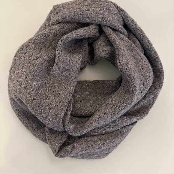 NWOT | Echo New York | Grey Patterned Knit Scarf - Picture 12 of 16